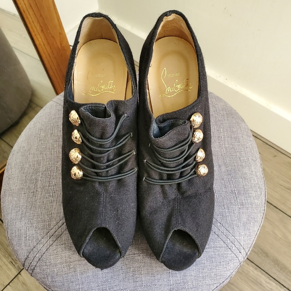 CHRISTIAN LOUBOUTIN | Loubout 150 Black Peep Toe Military Heeled Booties (9 US) - Picture 5 of 14